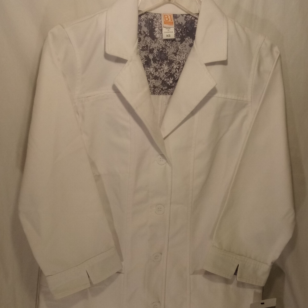 BARCO UNIFORMS  MEDICAL LAB COAT WHITE SIZE XS